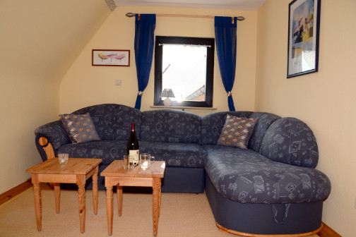 Wohnzimmer mit Sofaecke in der Ferienwohnung