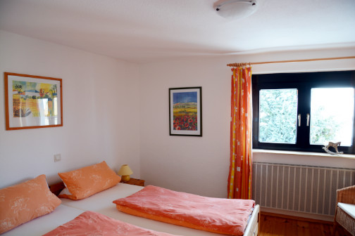 Schlafzimmer eins der Ferienwohnung